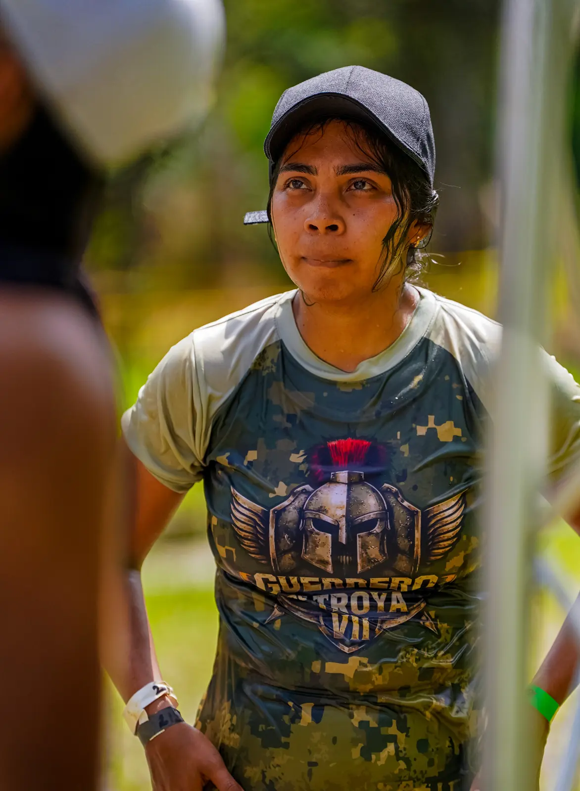 Atleta con la camiseta de la VII edición concentrada en el recorrido